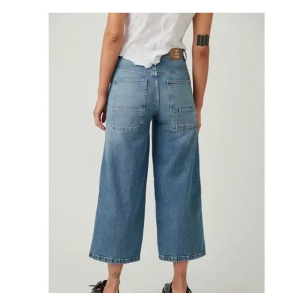 We The Free Piper Wide Leg Crop Mid Rise Blue
Women's Size 28 - Picture 2 of 12